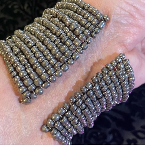 Pewter seed bead cuff GUC 2 1/2”x 2 1/2” best for wrists under 7” see pics - Picture 3 of 5